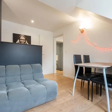 Ideal - Quiet Garden - Free Parking Eurovision Apartment